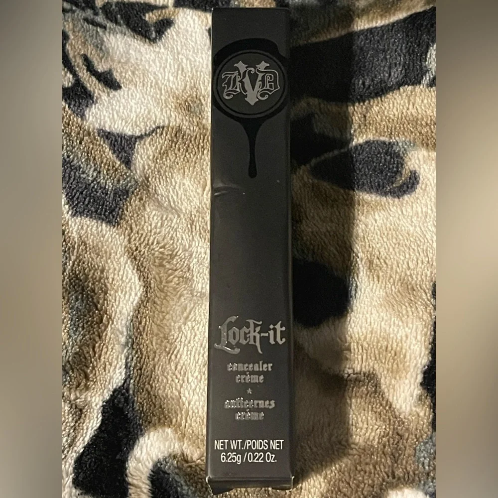 Kat Von D D39 Cool Lock-It Concealer